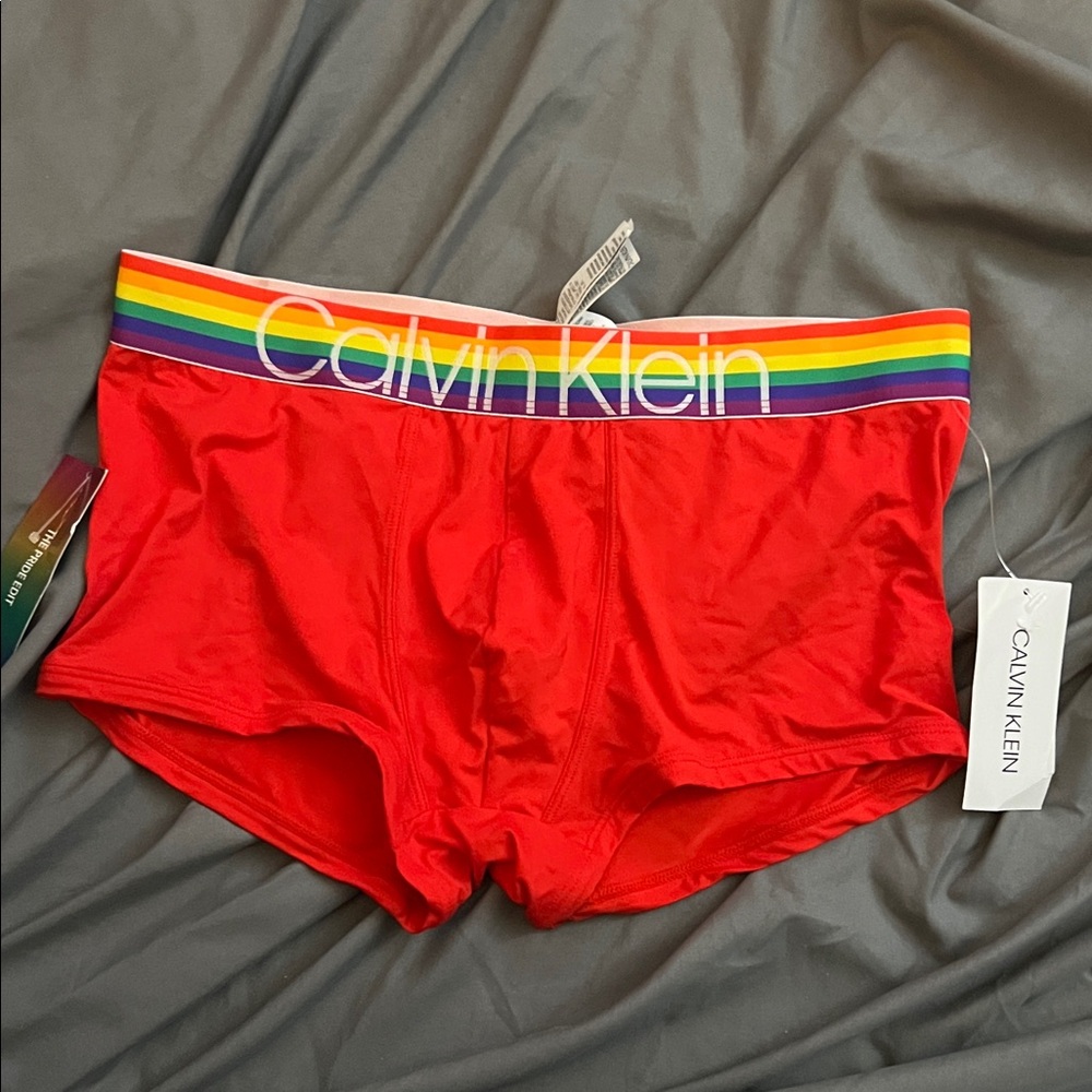 NWT men’s size M Calvin Klein boxer brief.